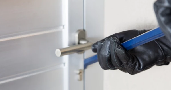 Einbruch Einbrecher Dieb Haustüre — © 135pixels - Fotolia.com