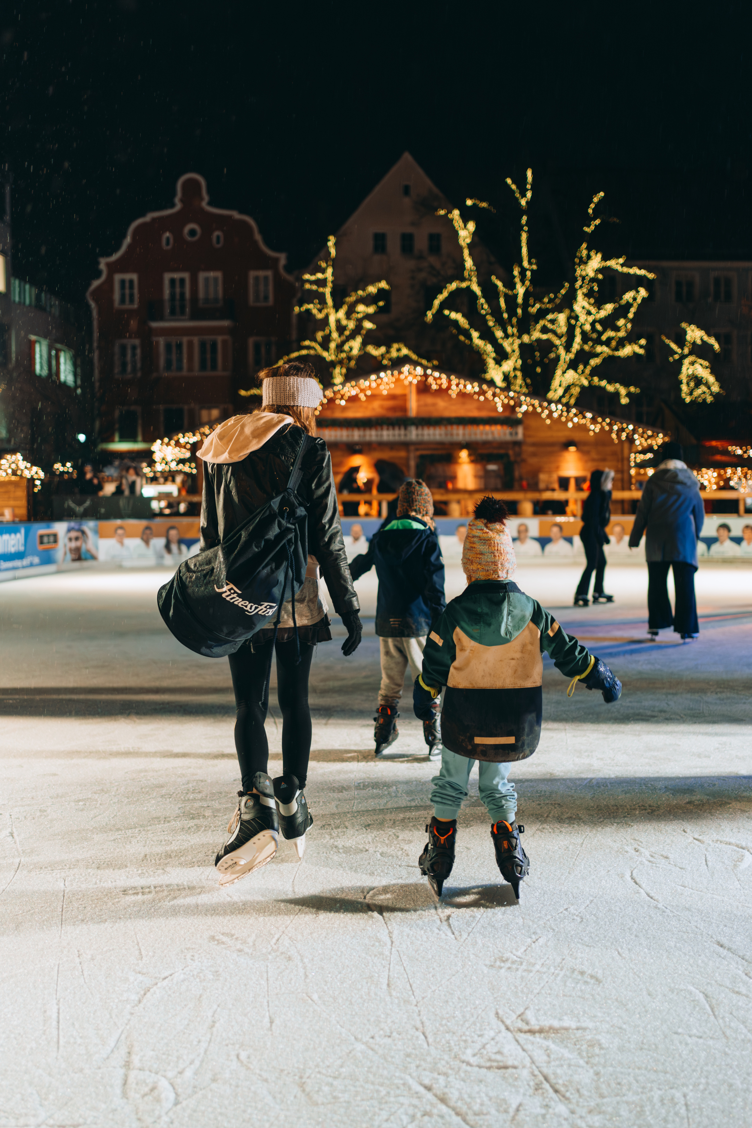 Eisarena, Ingolstadt, Hüttengaudi, Paradeplatz, Weihnachten, Christkindlmarkt, Weihnachtsmarkt, © IN City/Louis Hörner